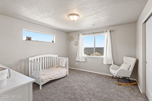 12 S 12th Street Loop, Selah, WA 98942