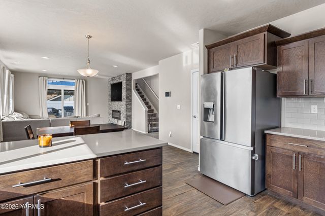 12 S 12th Street Loop, Selah, WA 98942