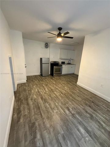 850 NW 2nd St 4, Miami, FL 33128
