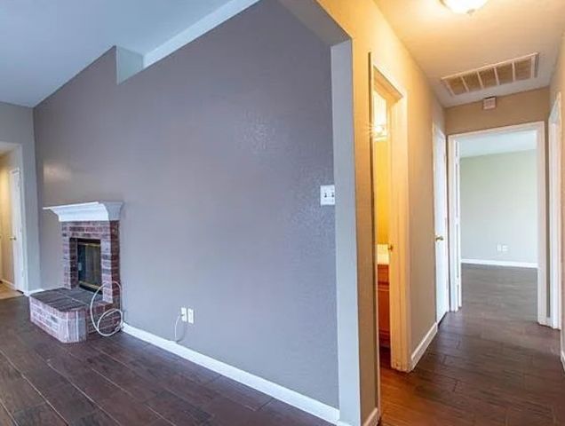 816 W Colony Drive, Arlington, TX 76001