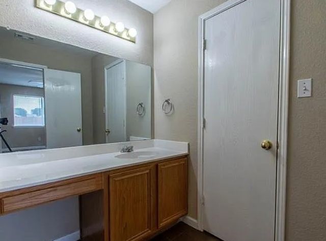 816 W Colony Drive, Arlington, TX 76001