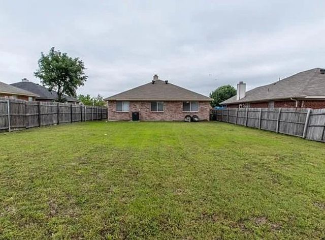 816 W Colony Drive, Arlington, TX 76001