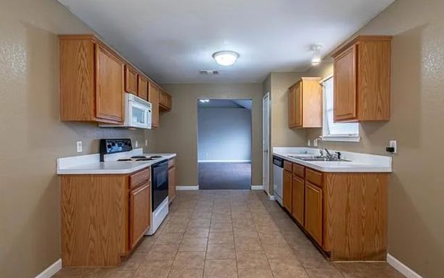 816 W Colony Drive, Arlington, TX 76001