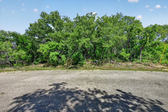 106 Ash Court, Runaway Bay, TX 76426