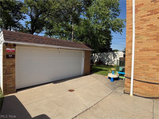 3200 Snow Road, Parma, OH 44134