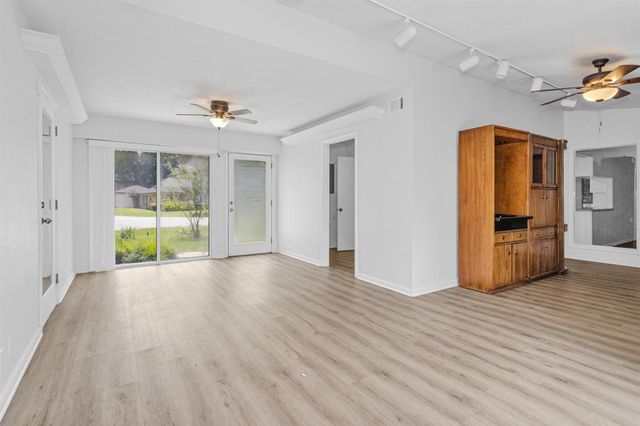 520 Beauregard Drive, Conroe, TX 77302