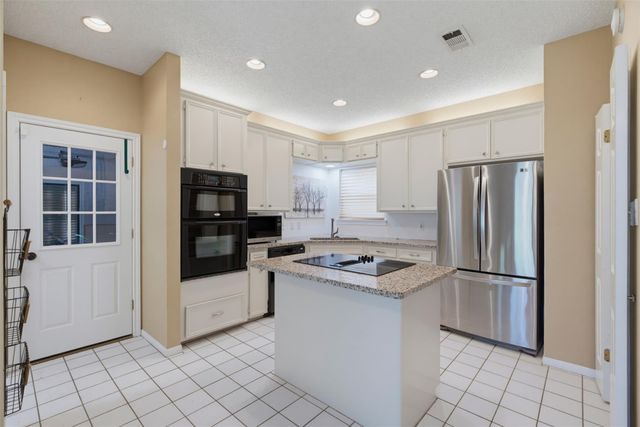 711 Brazos Ave, Rockdale, TX 76567