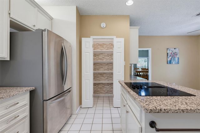 711 Brazos Ave, Rockdale, TX 76567