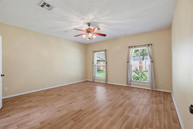 711 Brazos Ave, Rockdale, TX 76567