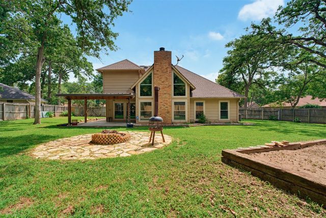 711 Brazos Ave, Rockdale, TX 76567