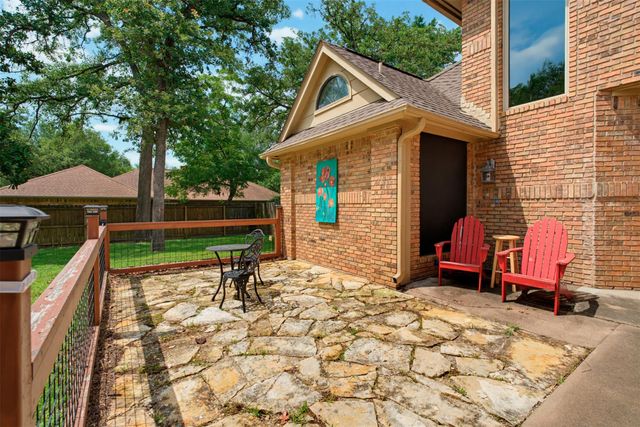 711 Brazos Ave, Rockdale, TX 76567