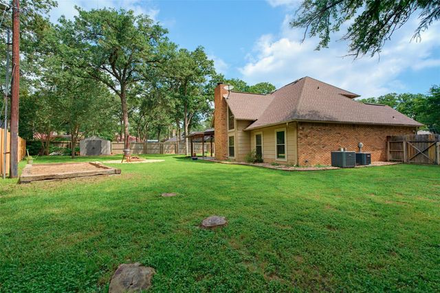 711 Brazos Ave, Rockdale, TX 76567