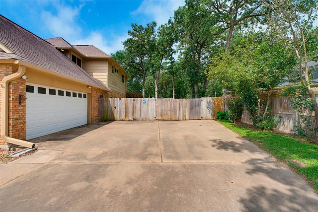 711 Brazos Ave, Rockdale, TX 76567