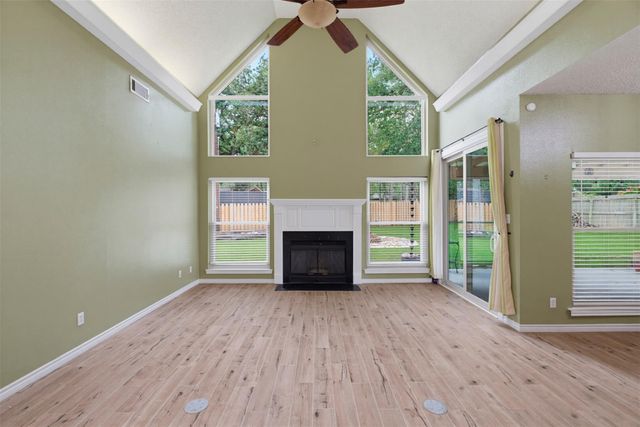 711 Brazos Ave, Rockdale, TX 76567