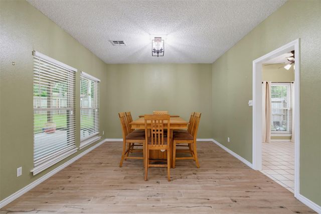 711 Brazos Ave, Rockdale, TX 76567