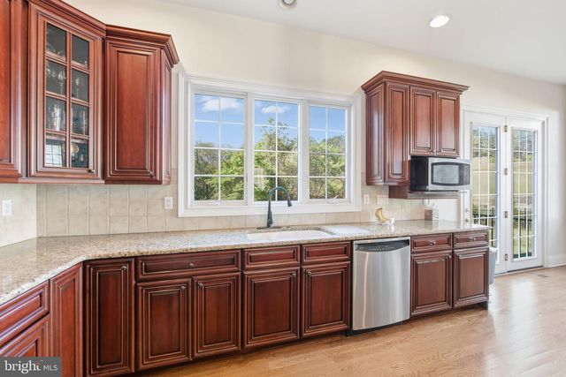 2114 FERNCROFT LN, Chester Springs, PA 19425