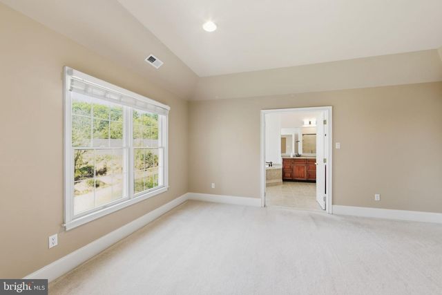 2114 FERNCROFT LN, Chester Springs, PA 19425