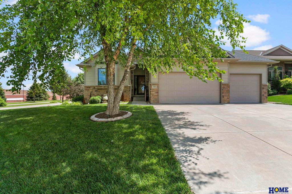 8900 S 28th Street, Lincoln, NE 68516