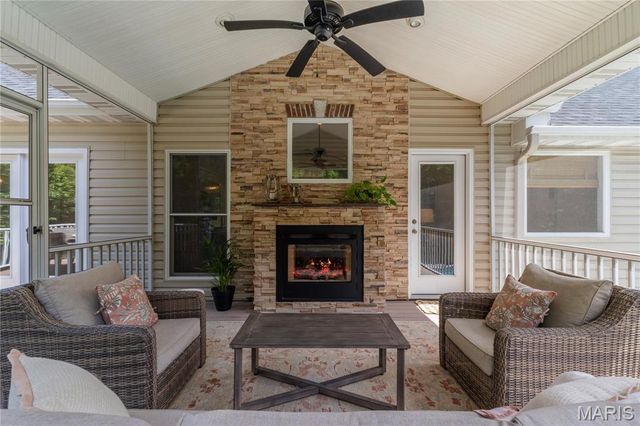 15 Ridgecrest Court, Troy, MO 63379