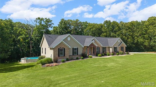 15 Ridgecrest Court, Troy, MO 63379