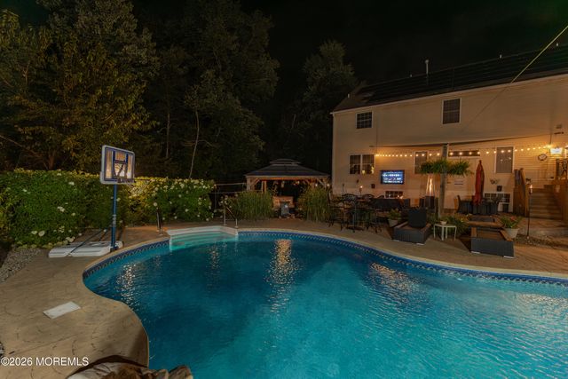 8 Clearbrook Court, Howell, NJ 07731