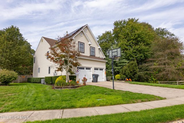 8 Clearbrook Court, Howell, NJ 07731