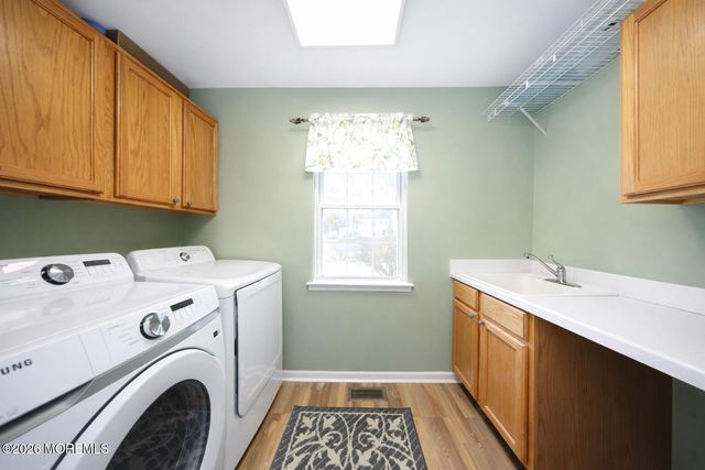 8 Clearbrook Court, Howell, NJ 07731