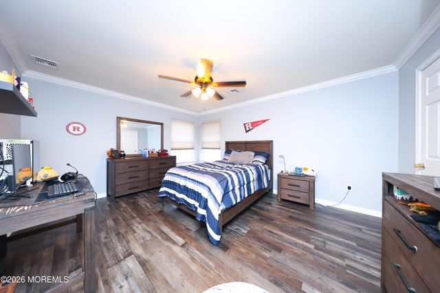 8 Clearbrook Court, Howell, NJ 07731