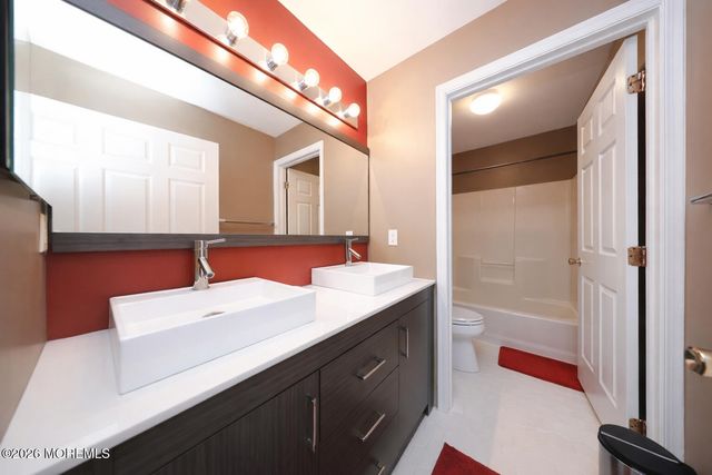 8 Clearbrook Court, Howell, NJ 07731