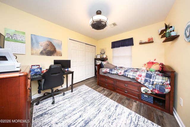 8 Clearbrook Court, Howell, NJ 07731