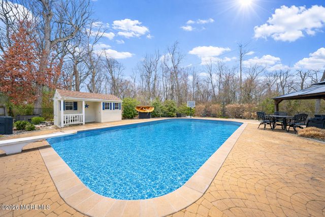 8 Clearbrook Court, Howell, NJ 07731