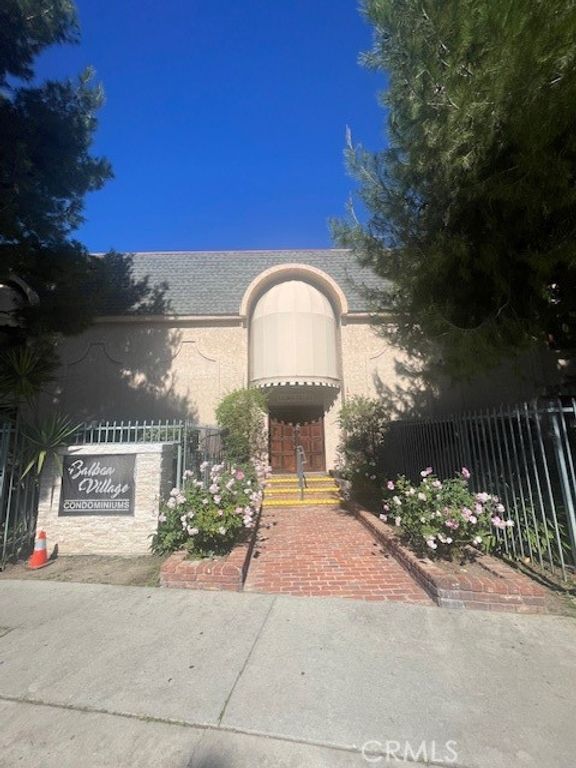 Image 1 of property listing at 17105 Roscoe 09, Northridge, CA 91325