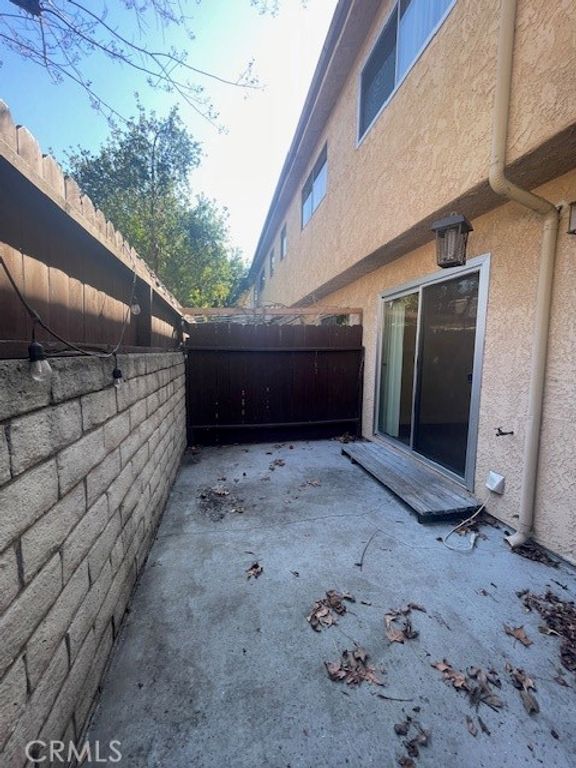 Image 19 of property listing at 17105 Roscoe 09, Northridge, CA 91325