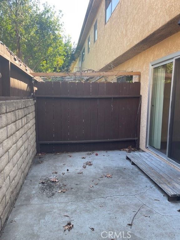 Image 20 of property listing at 17105 Roscoe 09, Northridge, CA 91325