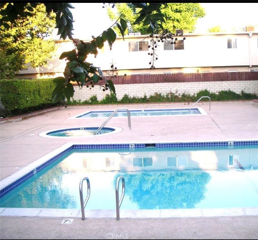 Image 21 of property listing at 17105 Roscoe 09, Northridge, CA 91325