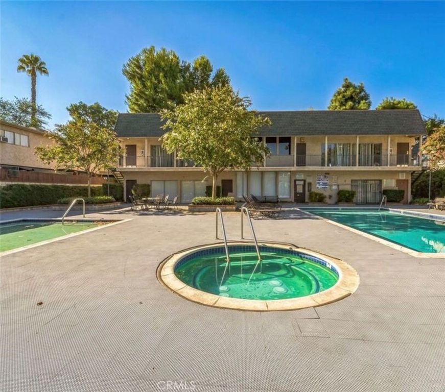 Image 22 of property listing at 17105 Roscoe 09, Northridge, CA 91325