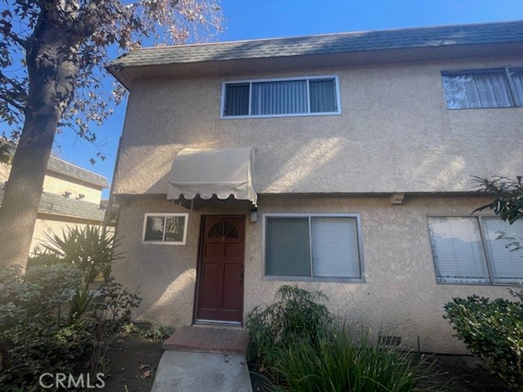 Image 3 of property listing at 17105 Roscoe 09, Northridge, CA 91325