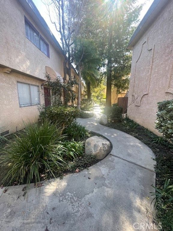 Image 4 of property listing at 17105 Roscoe 09, Northridge, CA 91325