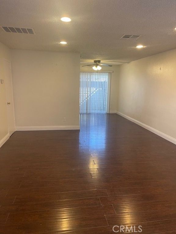 Image 8 of property listing at 17105 Roscoe 09, Northridge, CA 91325