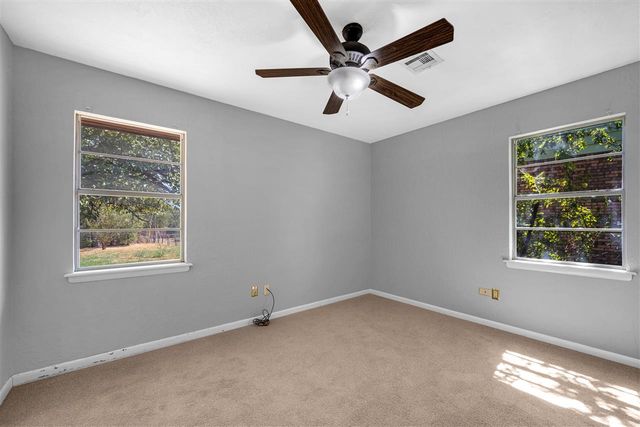 349 NW 65th St, Lawton, OK 73505