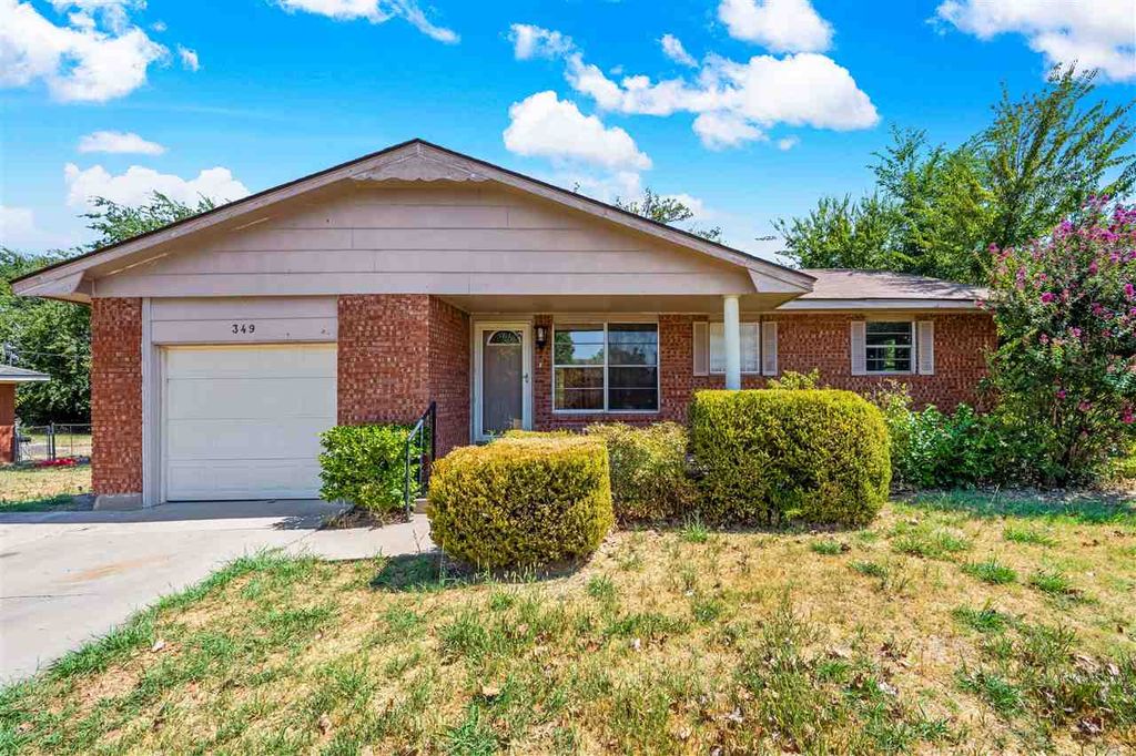 349 NW 65th St, Lawton, OK 73505