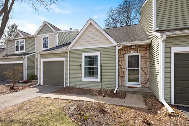 1915 Ozark Parkway 1915, Algonquin, IL 60102