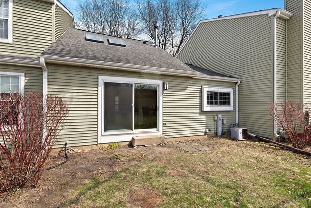 1915 Ozark Parkway 1915, Algonquin, IL 60102