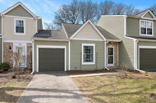 1915 Ozark Parkway 1915, Algonquin, IL 60102