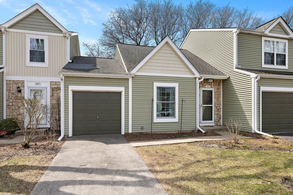 1915 Ozark Parkway 1915, Algonquin, IL 60102