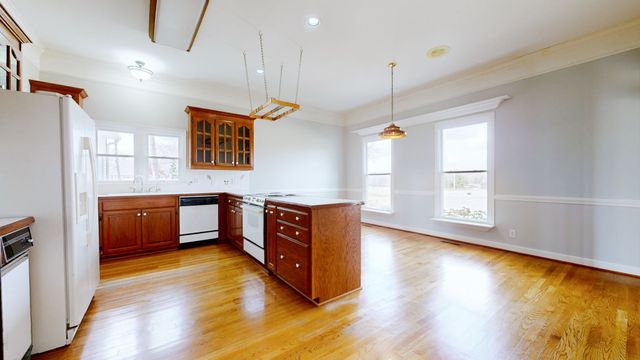 8102 Pleasant View Dr, Lascassas, TN 37085