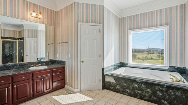 8102 Pleasant View Dr, Lascassas, TN 37085