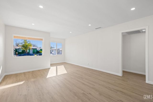 409 jane st, Bakersfield, CA 93306