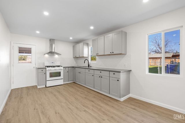 409 jane st, Bakersfield, CA 93306