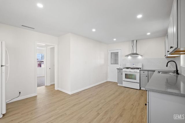 409 jane st, Bakersfield, CA 93306